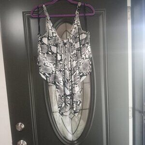 Women's black and white top